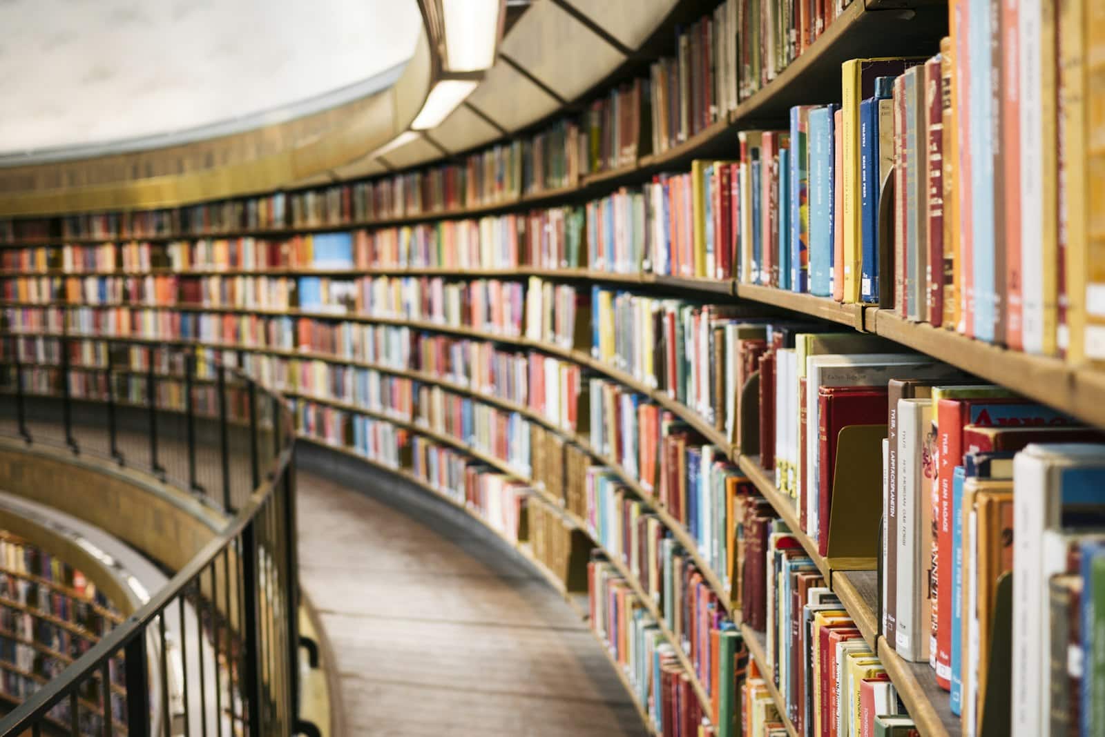 книжные полки и чтение