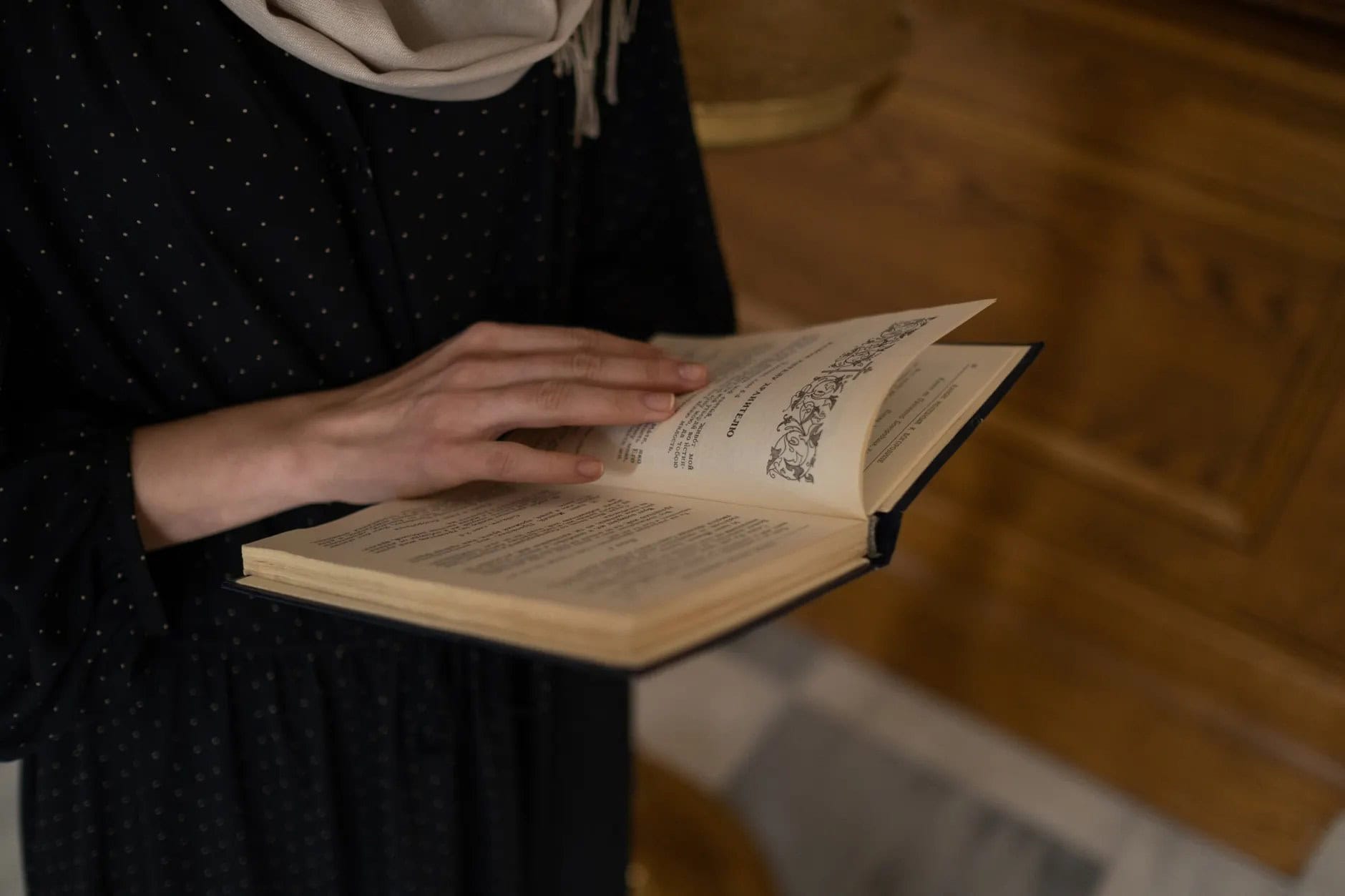 Иллюстрация к русским романам из списка лучших книг The Guardian