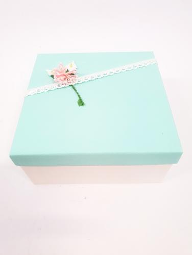 Подарочная коробка 19x19cm с цветком