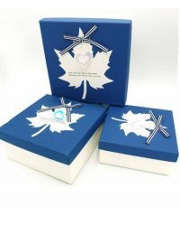 15x15x6 синяя подарочная коробка с кленовым листом