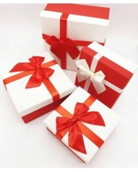 Подарочная коробка белый / красный текстура